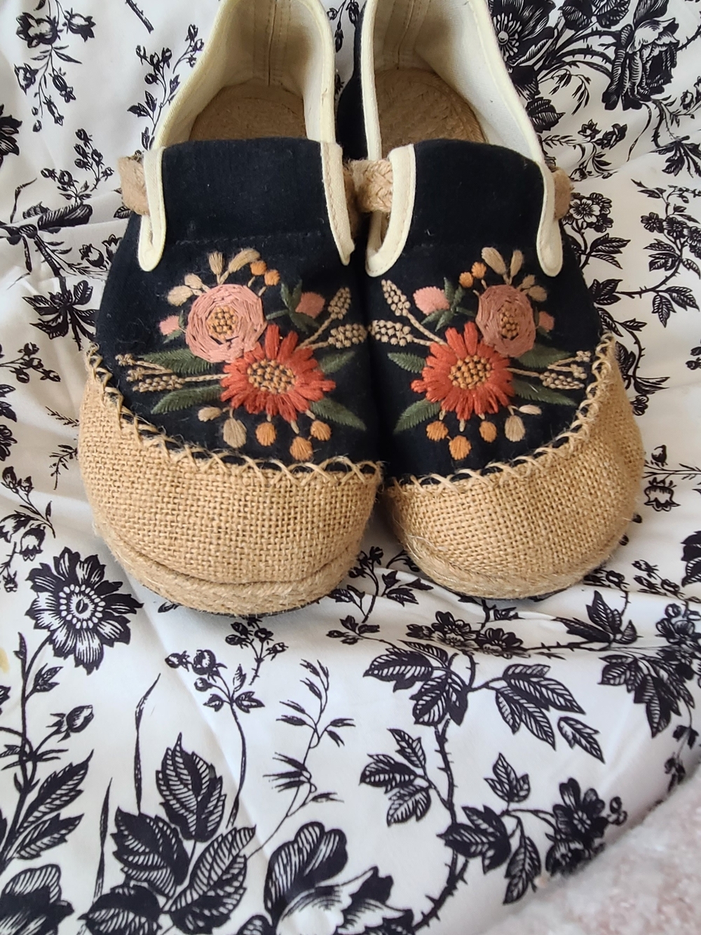 Embroidered Floral Slip-On Espadrilles - Black & Tan